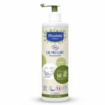 MUSTELA BIO Eau Micellaire 400ML MUSTELA bio Eau Micellaire nettoie en douceur le visage, le corps ou les fesses de bébé. Inutile de la rincer. L'eau micellaire bio mustela peut être utilisée dès la naissance et par toute la famille. Elle est même adaptée au démaquillage, y compris des yeux. Cette eau micellaire peut être utilsiée dés la naissance, éventuellement sur les bébés sortis de néonatologie. Sans parfum, formule vegan, elle contient 99% d'ingrédients d'origine naturelle. L'eau micellaire sans rinçage certifiée Bio contient 99% d'ingrédients d'origine naturelle. Les 1% restant permettent d'obtenir une texture agréable et de protéger le produit sur le long terme. Formulée avec de l'huile d'olive bio et de l'aloe vera bio, elle nettoie en douceur et élimine toutes les impuretés. La peau est hydratée, douce et non collante. Ce n'est pas tout : les mamans peuvent aussi l'utiliser pour se démaquiller. Enfin, le produit a été éco-conçu pour minimiser son impact sur l’environnement et son flacon contient 100% de plastique recyclé. Composition : AQUA (WATER), GLYCERIN, CAPRYLYL/CAPRYL GLUCOSIDE, ALOE BARBADENSIS LEAF JUICE POWDER*, SODIUM BENZOATE, POTASSIUM SORBATE, CITRIC ACID, OLEA EUROPAEA (OLIVE) FRUIT OIL*. *Ingrédients issus de l'agriculture biologique. Vegan Sans parfum. 99% d'ingrédients d'origine naturelle. Sans ingrédients d'origine animale. Conseils d'utilisation : Pratique, son format pompe permet d'ajuster la dose voulue. Étape 1 : Appuyer une fois sur la pompe et recueillir l'eau sur un coton. Étape 2 : Nettoyer la zone concernée. Inutile de rincer. Étape 3 : Sécher délicatement, en particulier sur les plis de la peau et les fesses._Bpharma tunisie